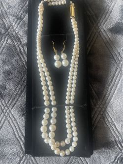 Pearls Set With Necklace And Earrings