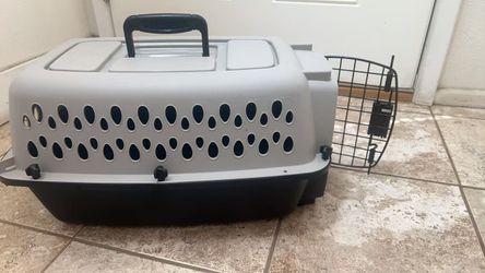 Pet Portable Kennel for Dogs/Cat Hard-Sided Travel Carrier, Metal Door, Black & Grey, For Pets 20-25 lbs excellent condition L20W12H10inch