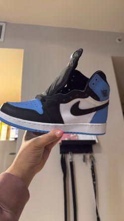 Air Jordan 1 Retro High OG "UNC Toe