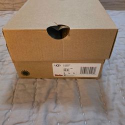 Womens Ugg Ainsley New in Box Size 10Wide