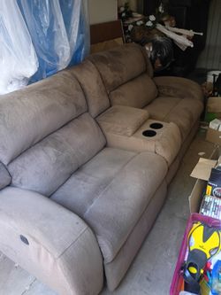 LARGE Double Electric Recliner W/Console 