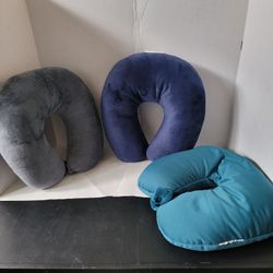 Neck pillows when travelling
