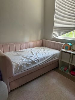 Blush pink day bed with trundle
