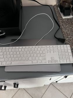 Apple USB Keyboard With Numberpad