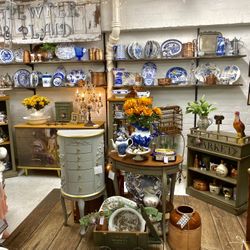 Antiques, Vintage Collectibles, Custom Painted Furniture 