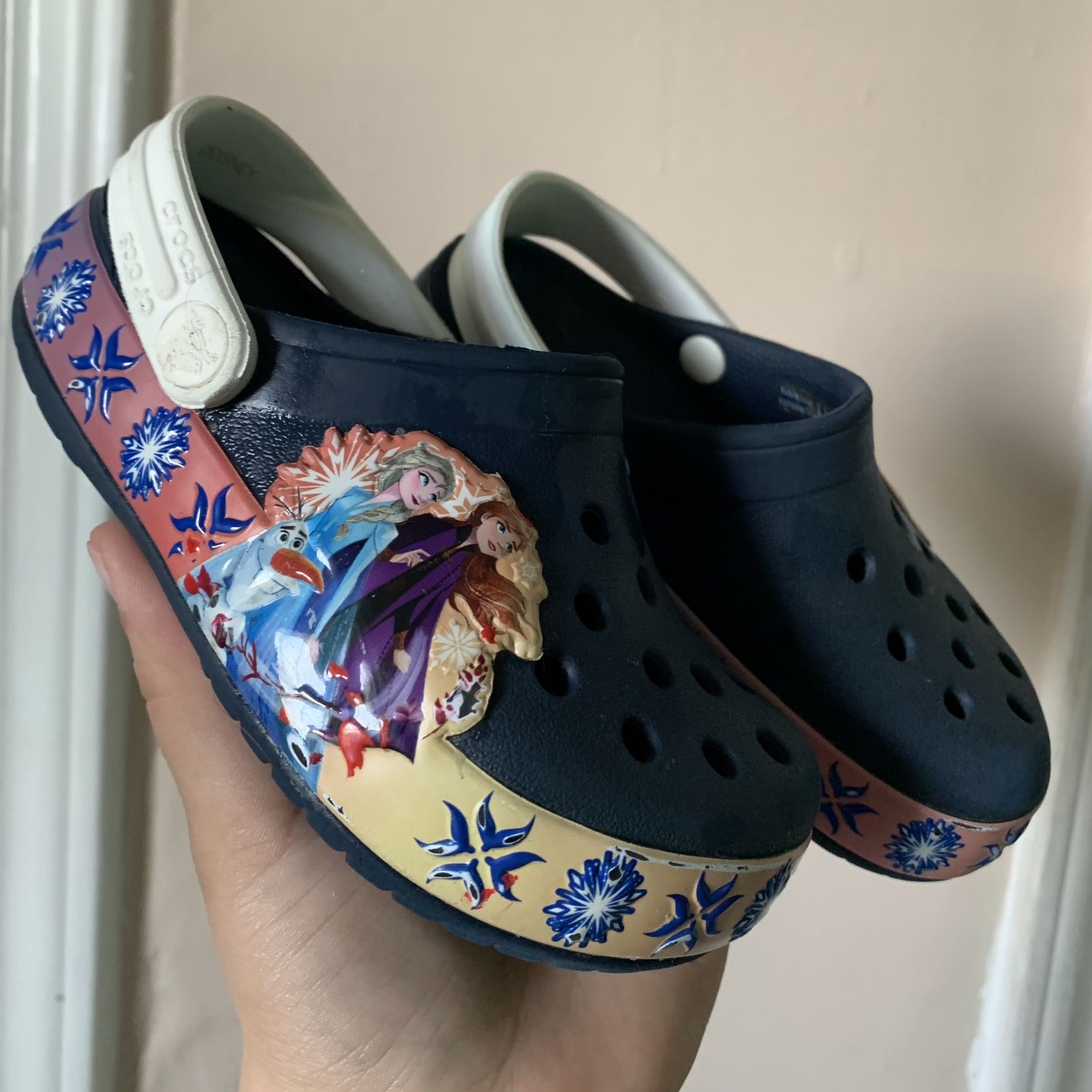 Crocs frozen light up hotsell