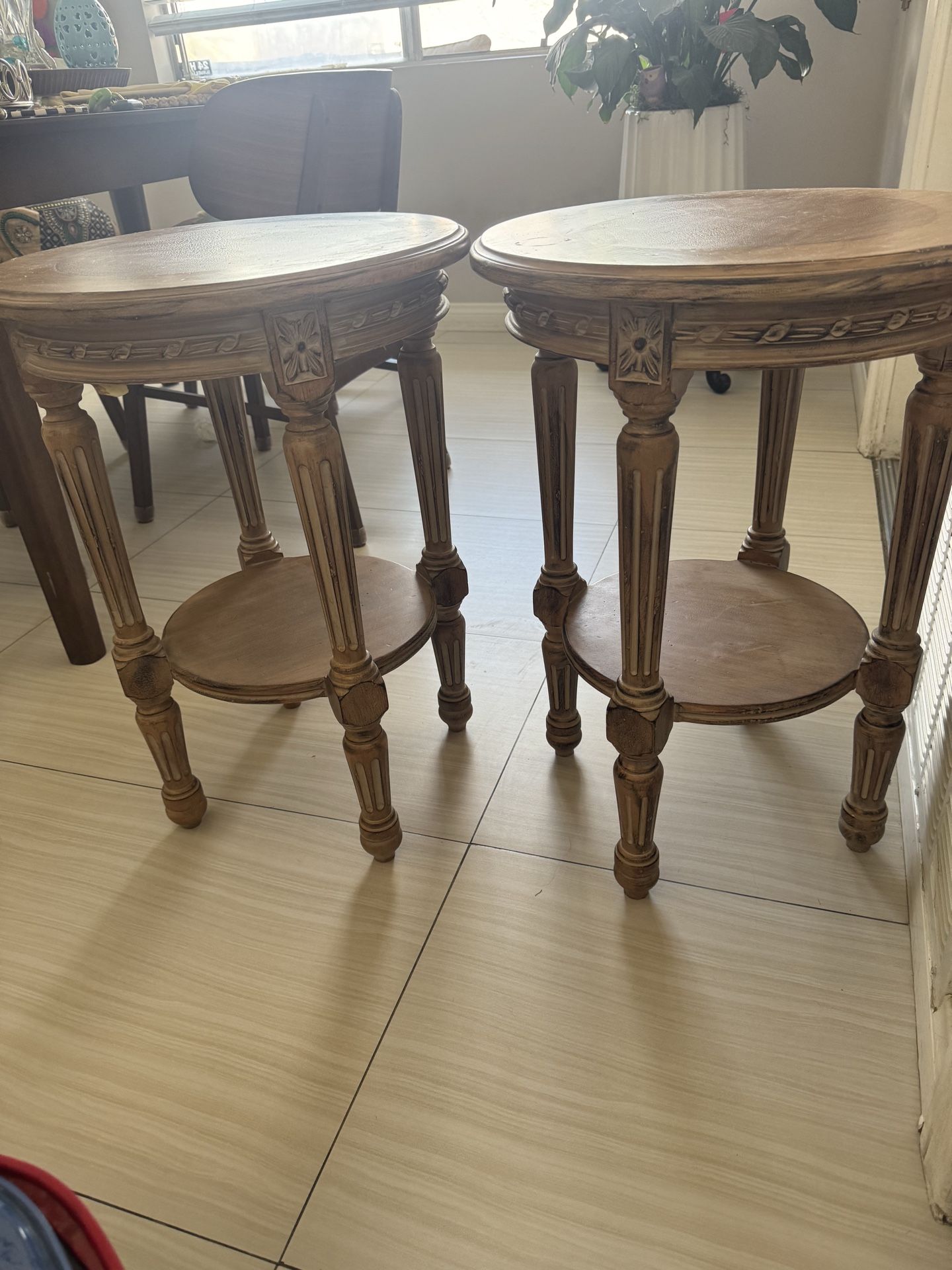 2 wood end tables
