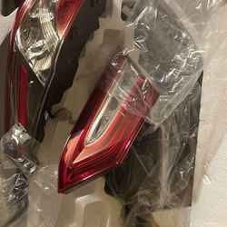 2018-2023 Toyota Camry Tail Lights Xse