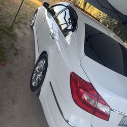 2012 Hyundai genesis,,,, clean title , pink in hand , tags up to date runs good