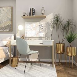 Pretty Home Decoration Artificial Planter Set Of 2 ! Brand New