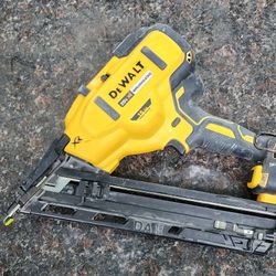 Dewalt 15ga Nail Gun