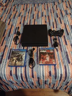 Play Station 4 Slim