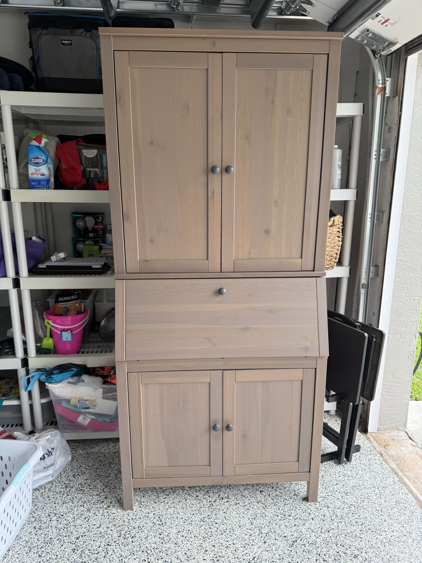 Cabinet/ Hutch