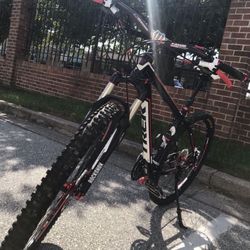 TREK ( Aluminum / Medium Size) 