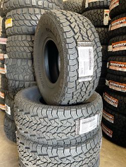 33x12.50r15 Royal Black all terrain 4 new tires mounted and balanced
