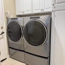 Whirpool Washer 4.5 Cu ft Washer & 7.4 Cu ft GasDryer 