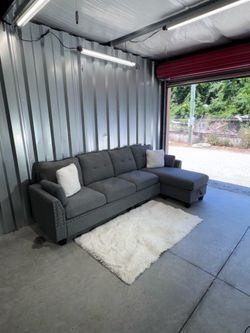 (Delivery) Gray Sectional Couch / Sofa with Reversible Chaise