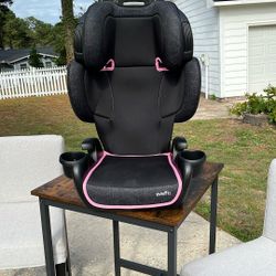 Like New Booster Car seat Expires 2028 Weight 40 To 120 Lbs