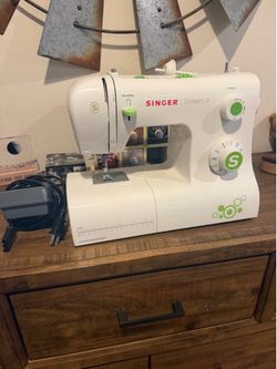 Singer Esteem II Sewing Machine
