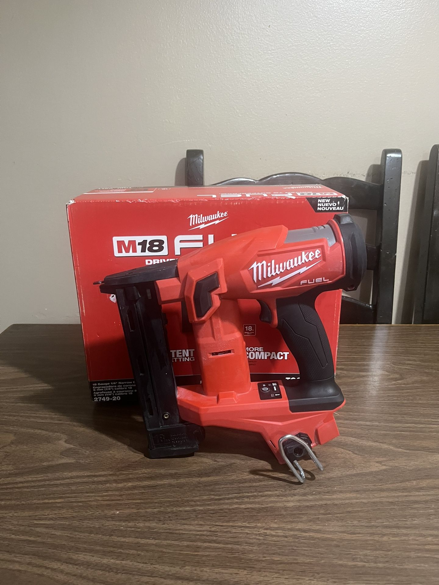 Milwaukee M18 Fuel 18 Gauge 1/4” Narrow Crown Stapler