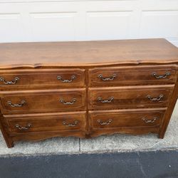 Beautiful (Ethan Allen)  Wood 6 drawer dresser