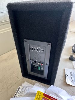 JL audio powered 12 inch sub with remote