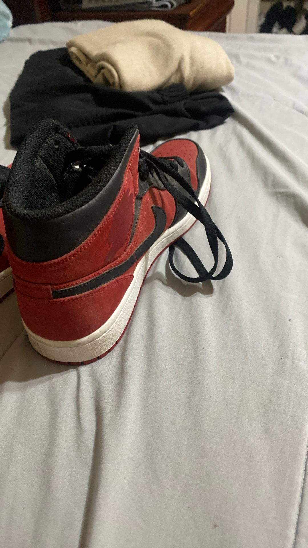 Nike Air Jordan 1 Mid Mens