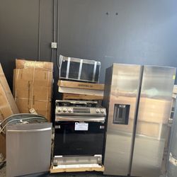 New Samsung Kitchen Appliance Set 