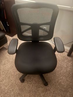 Black Mesh Back Office Chair with Armrests