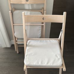 Set of 2 foldable wooden chairs + cushions