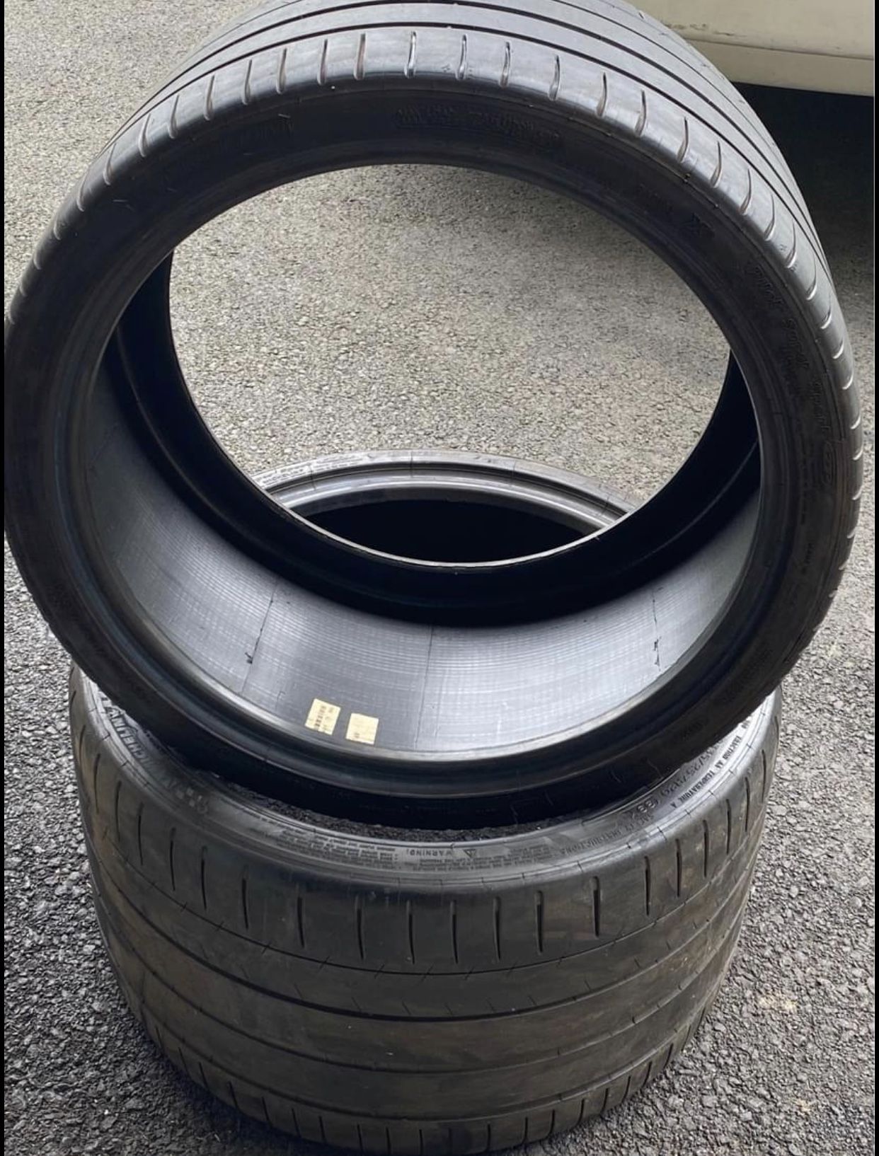 335 25 20 Michelin Pilot Super Sport 2 tires