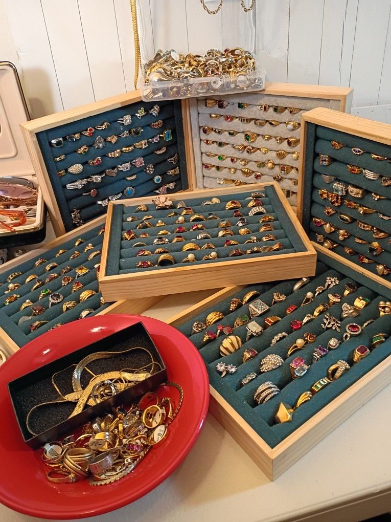 Lots Of Jewelry