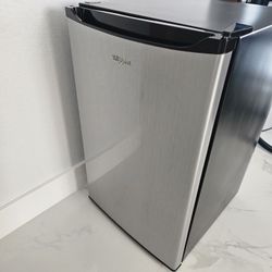 Whirlpool 4.3 cu ft Mini fridge