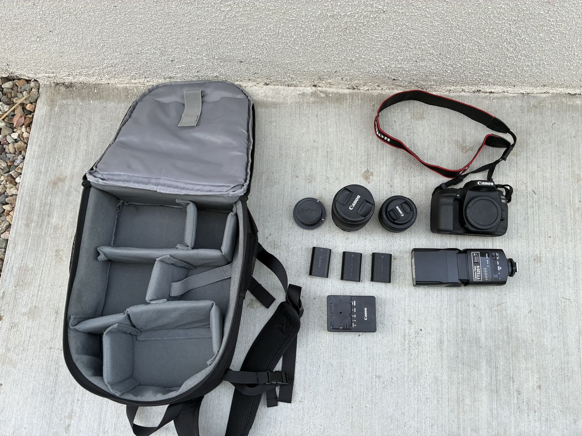 Canon 90D DSLR FULL KIT - 18-135mm, 50mm, Flash + Accessories