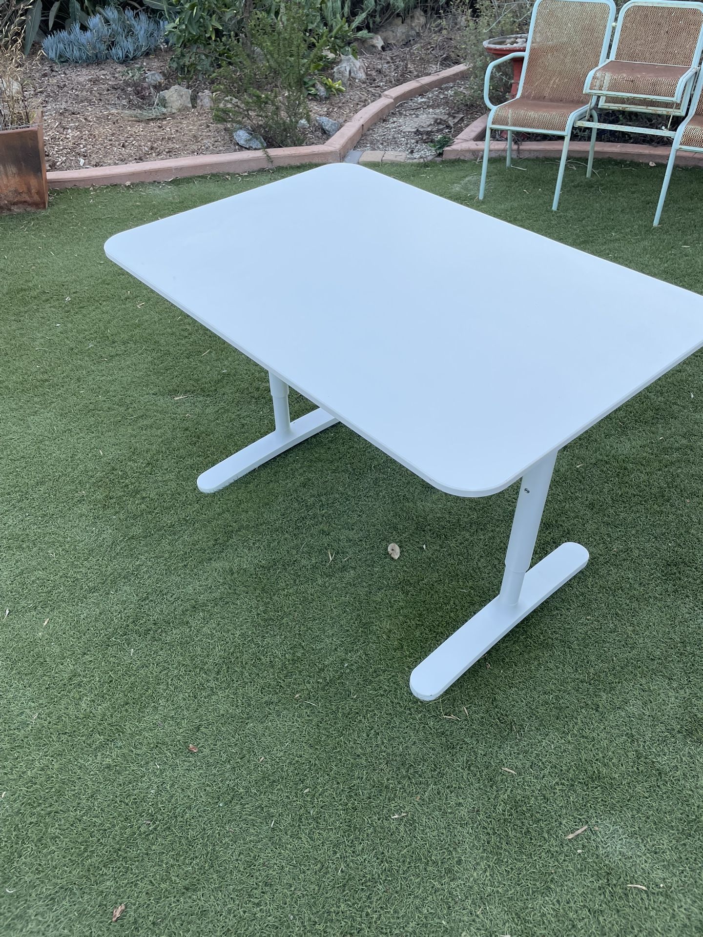 IKEA Bekant Adjustable Height Desk / Table