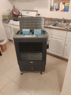 Portable swamp cooler