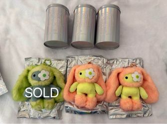 CJ Hendry Hong Kong Juju World Exclusive - with tin, booklet, stickers