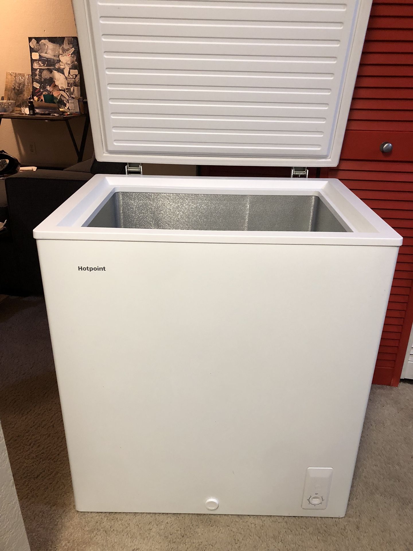 HOTPOINT® 5.1 CU. FT. MANUAL DEFROST CHEST FREEZER HHM5SMWW