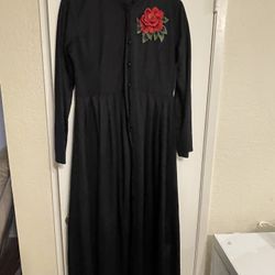 Elegant black maxi dress with rose pattern on shoulder side size L 