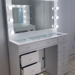 Makeup Vainty With Mirror 