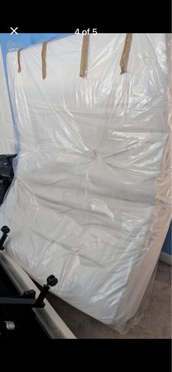 Queen Tempur-Pedic Mattress w Adjustable Base