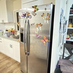 GE Refrigerator Works Good.