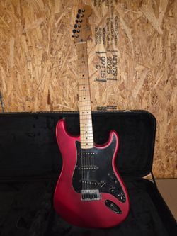Vintage strat upgraded SSS with case