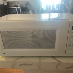 Microwave In Working Conditions And Clean 