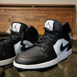 Jordan Mid 1 Black And White SIZE 6Y NEW