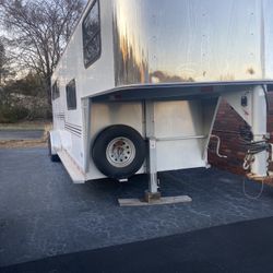 Silver Star 3 Horse Trailer With Bunk House And Kitchen 
