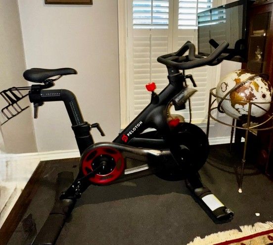 Peloton Bike With Shoes And Weights
