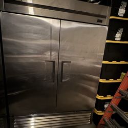 Commercial refrigerator