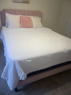 QUEN SIZE BED 