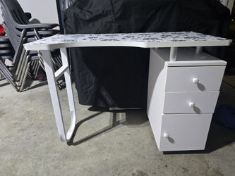 Manicure Table